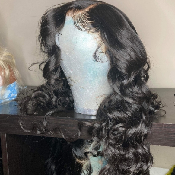 Pre❤️Gently Worn 20 inches of Human Hair Body Wave Lace Frontal Wig - Picture 1 of 3